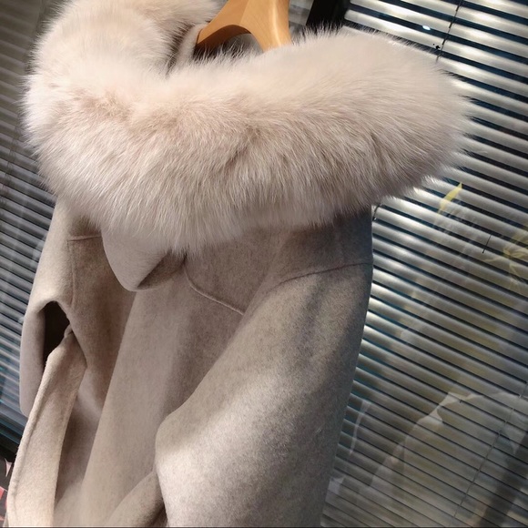 Women wool coat. - Picture 4 of 8